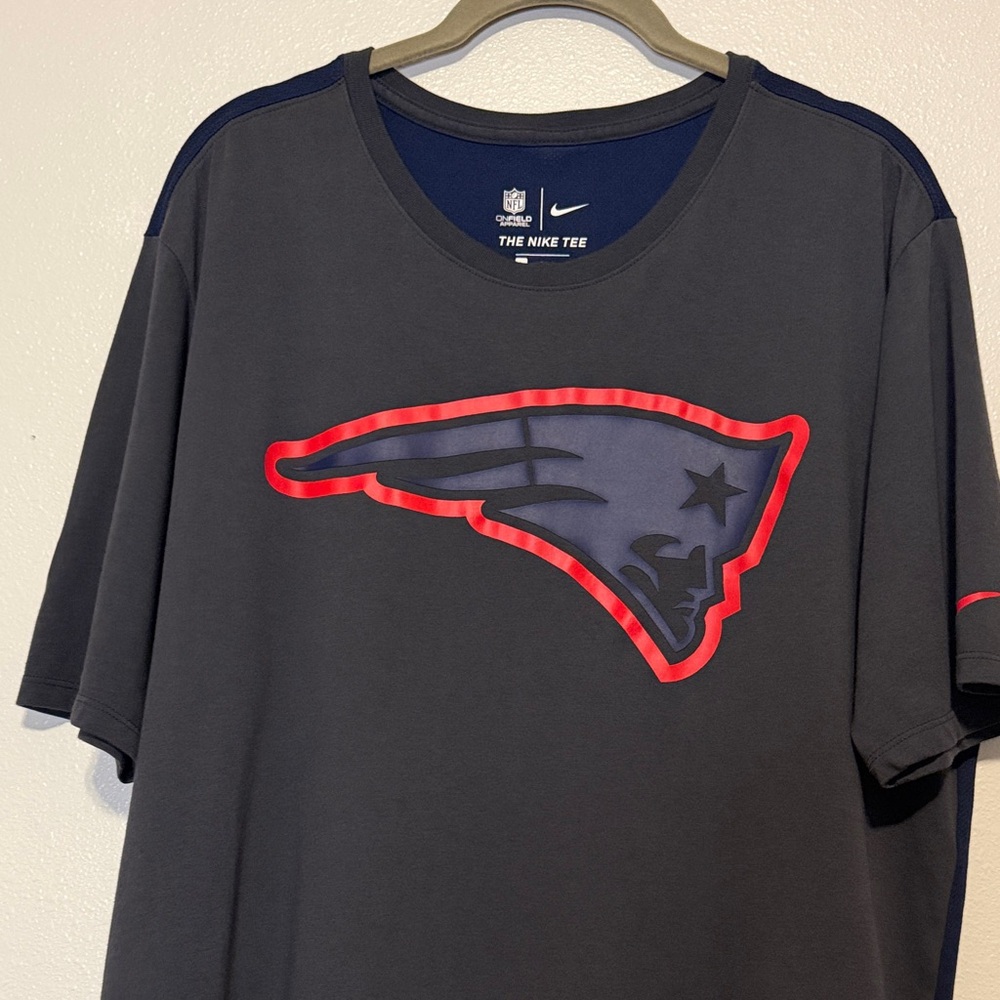 Nike Men’s Black Short Sleeve Patriots Logo Tee with Red Trim